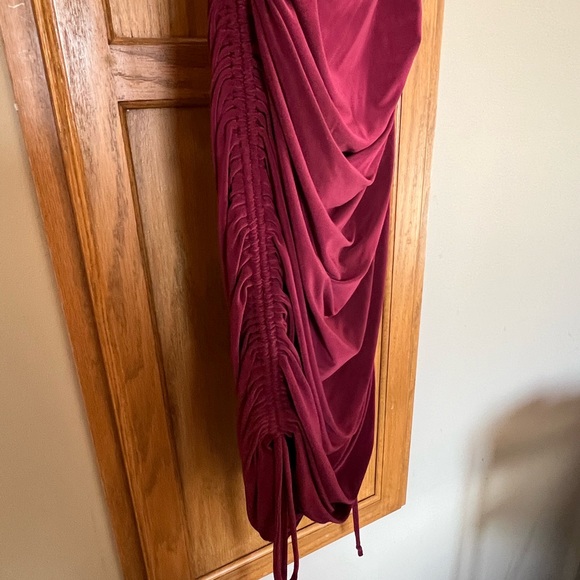 Windsor size S shirred burgundy dress - Picture 3 of 7
